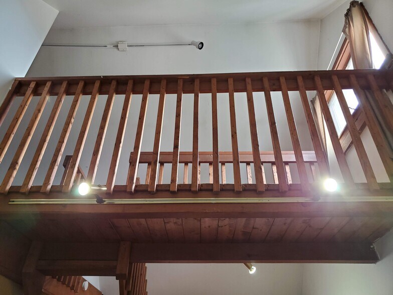 Building Photo - 1046 E Broadway