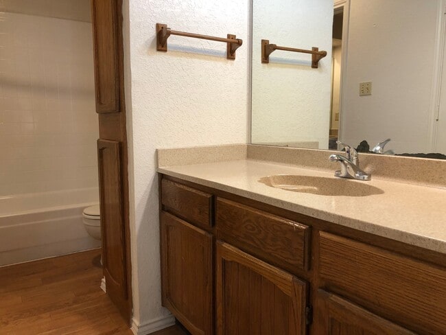 Building Photo - AVAILABLE NOW --Two Bedroom 1.5 Bath Duplex Unit in Euless