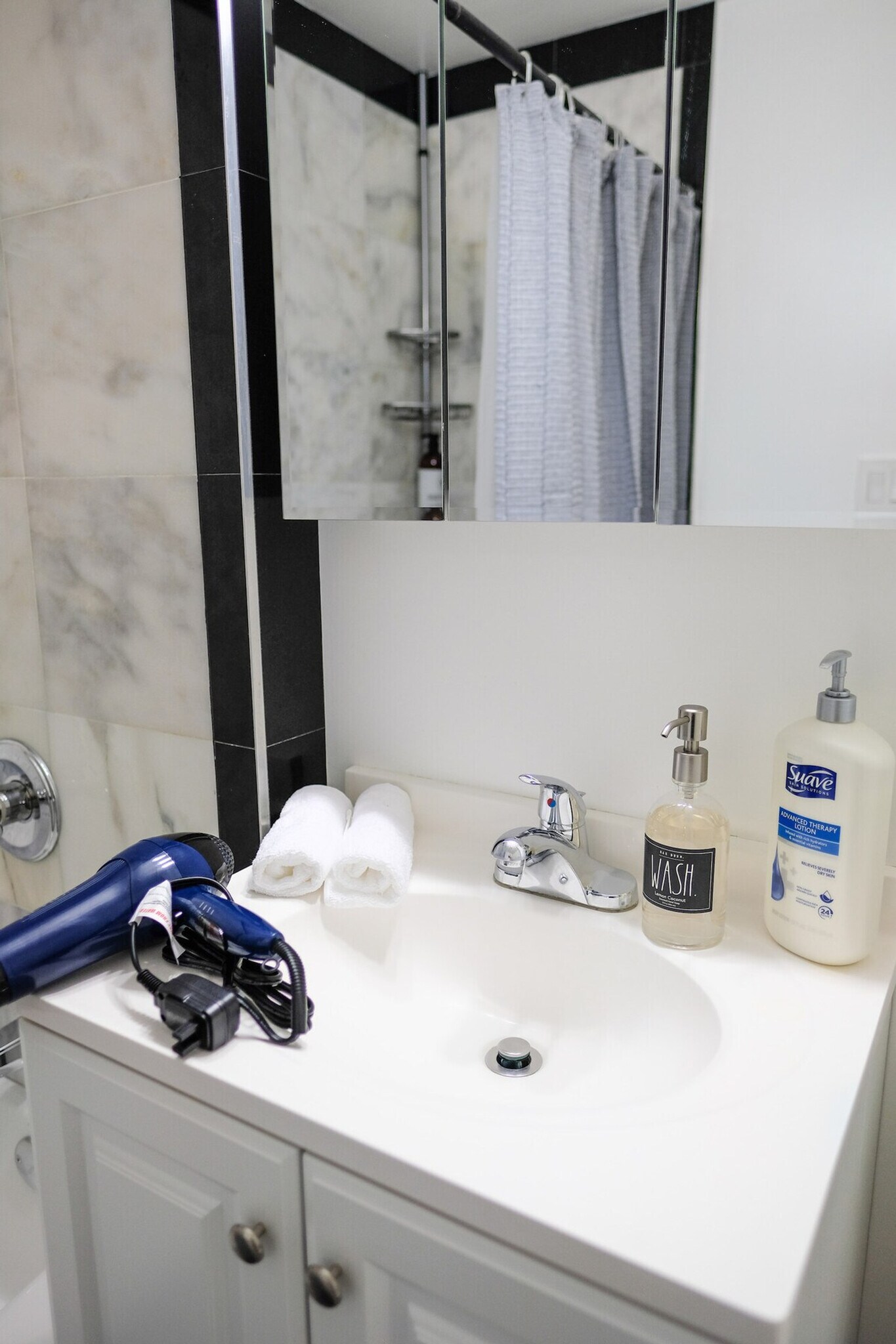 Building Photo - 328 E 74th St