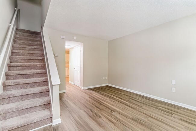 Building Photo - Renovated ~ 2 bedroom / 1.5 Townhome in We...