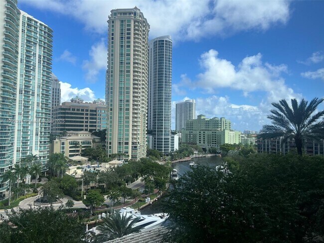 Building Photo - 511 SE 5 Ave