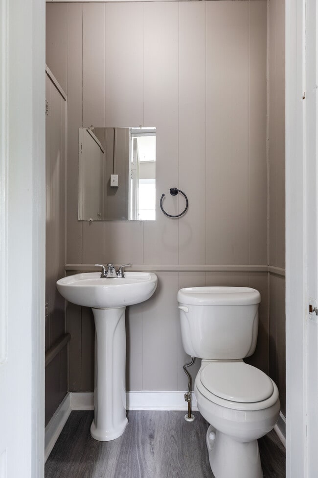 Building Photo - 355 W Clinton St