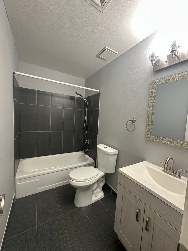 Building Photo - 3 Bedroom home with pool and RV parking