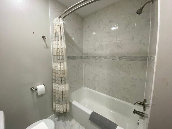 Building Photo - 6425 Sedgefield Dr