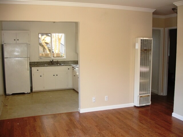 Building Photo - 1156 W Hamilton Ave