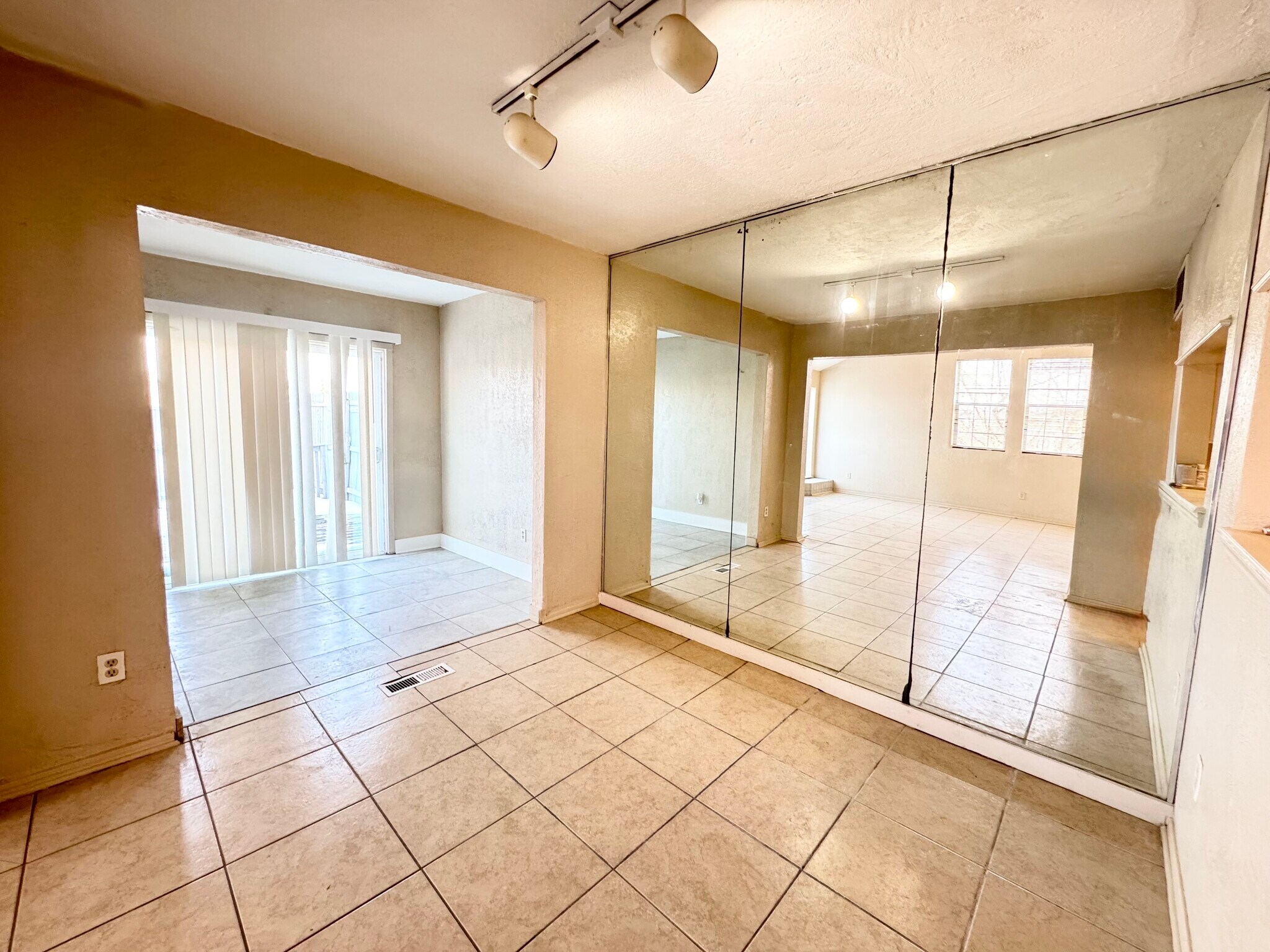 Building Photo - 401 NE 115th St