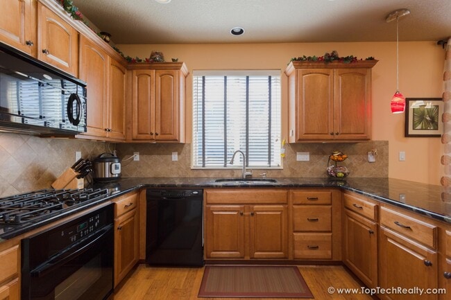 Building Photo - Stunning 3BD | 3BA | Luxury Single Family Home in Orenco | Near Intel & Park | Fenced Yard I Sola...