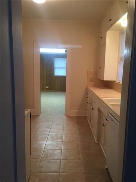 Kitchen cabinets & floor - 1200 Carlisle St