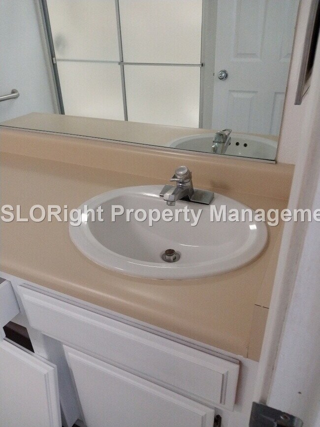 Building Photo - AVAILABLE NOW - 3 Bed, 2.5 Bath Nipomo Condo