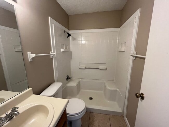 Building Photo - Renovated 3 Bedroom 2 Bath Home for Rent!!