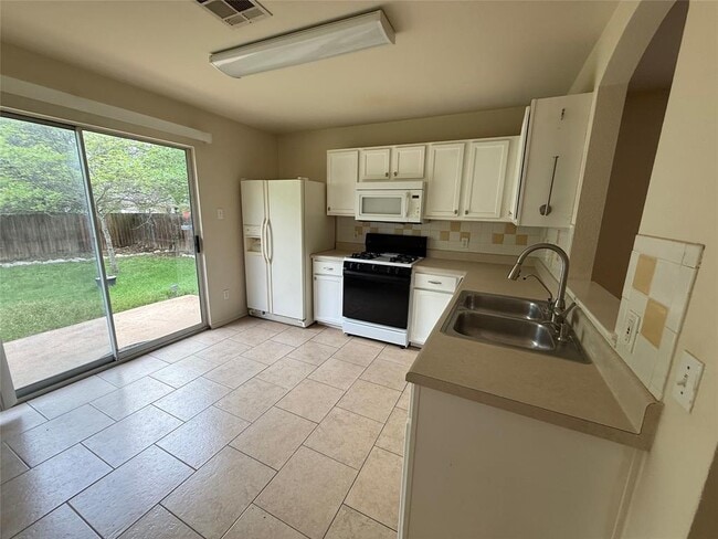 Building Photo - 224 Jim Miller Dr