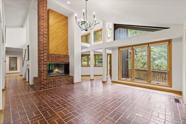 Building Photo - 1424 Bradford Dr