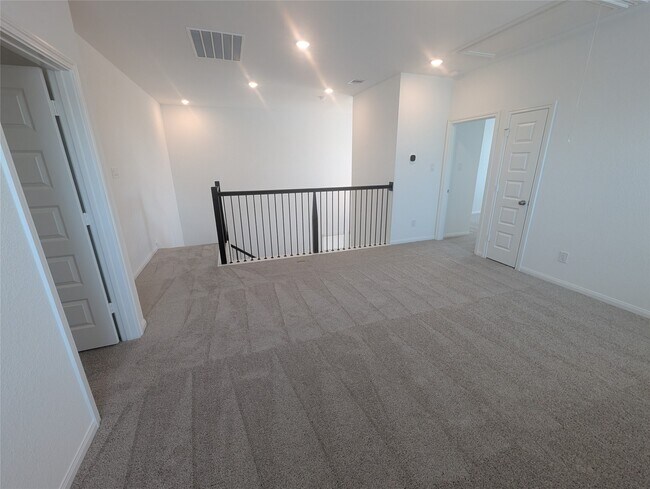 Building Photo - 7323 Blue Gentiana Ln