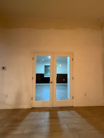 Building Photo - 502 W 9th St