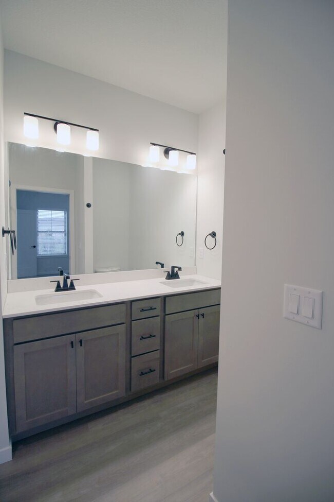 Building Photo - 2206 Rocky Ln