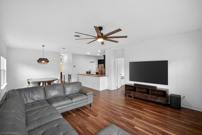 Building Photo - 109 Shiner Ln