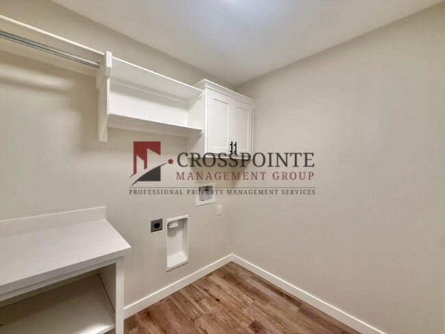 Building Photo - Beautiful 3 Bedroom 2 Bathroom Home!