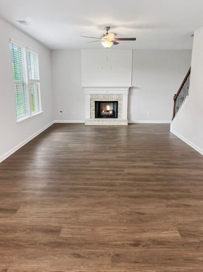 Building Photo - 2115 Teale Ln