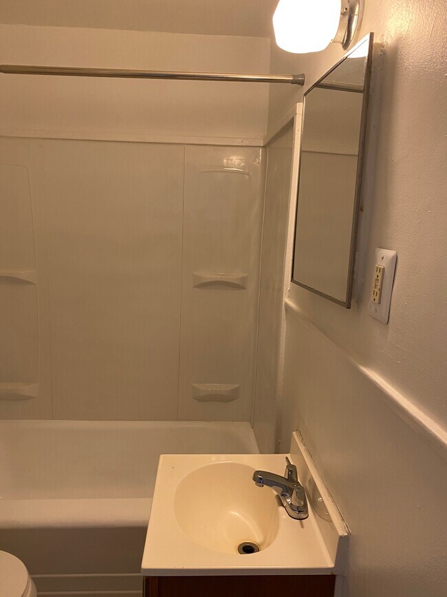 Blue Manor Apartments 409 Thomson Ave Paulsboro NJ 08066 Apartment