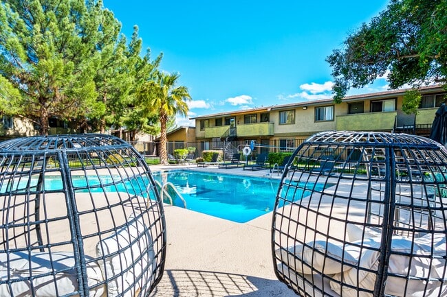 Sparkling Swimming Pool - Sienna Ridge