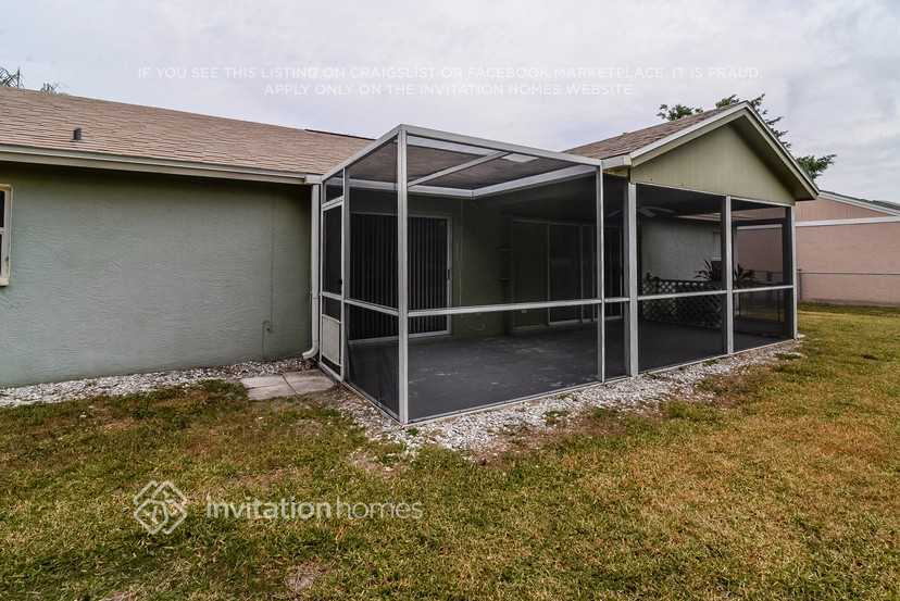 Building Photo - 6017 61st Ct E