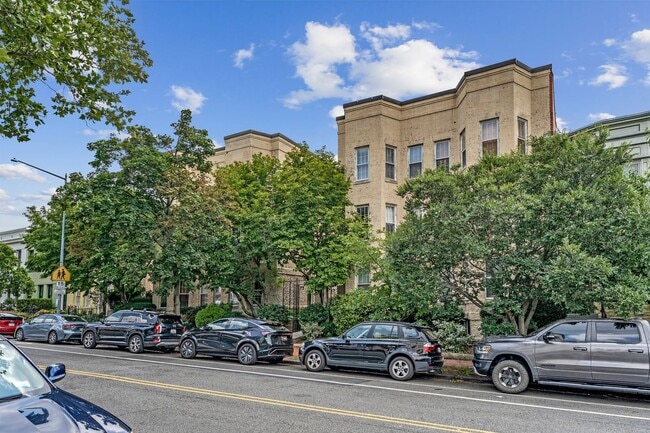Building Photo - 117 E St SE
