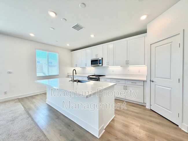 Building Photo - 34390 Coconut Cir
