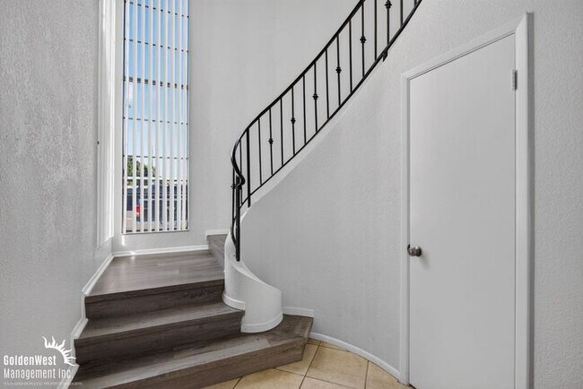 Building Photo - Beautiful 2Bdm 2Ba Condo with Community Pool in Mesa!