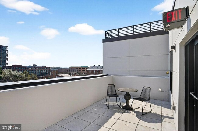 Building Photo - 811 S Columbus St