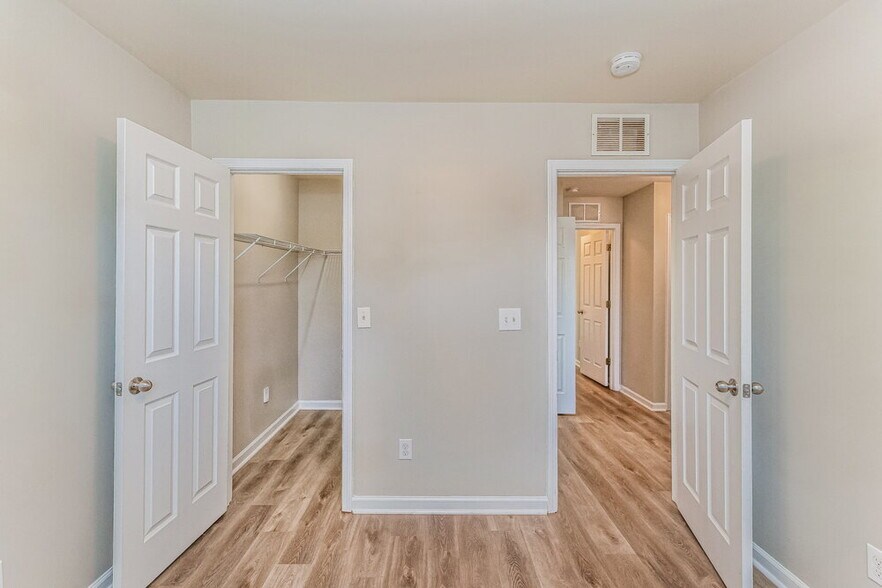 Building Photo - 821 Skinner Dr