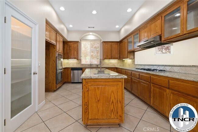 Building Photo - 17998 Vista Point Dr