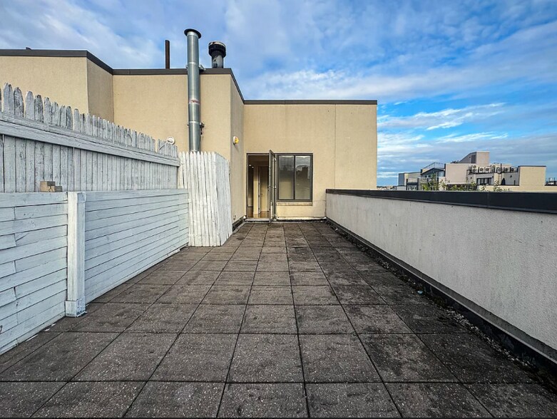 Building Photo - 924 Metropolitan Ave