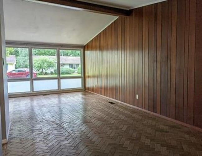 Building Photo - 714 Breen Dr