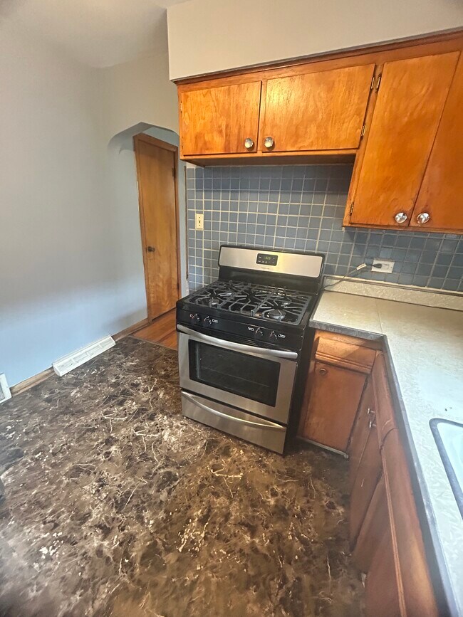 Kitchen - 8113 S Exchange Ave