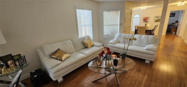 Building Photo - 8821 Coral Palms Ct