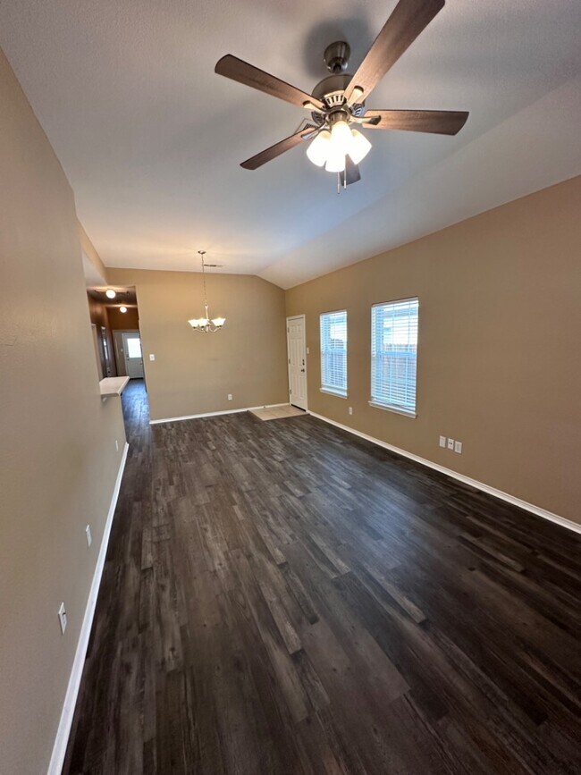 Building Photo - 990 Sierra Vista Ct