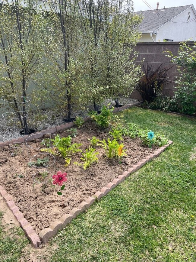 Building Photo - Beautiful Southwood Home for Lease