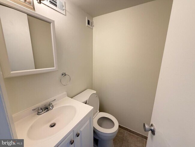 Building Photo - 5485 Harpers Farm Rd