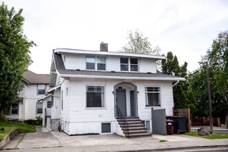 Building Photo - 805 NE California St