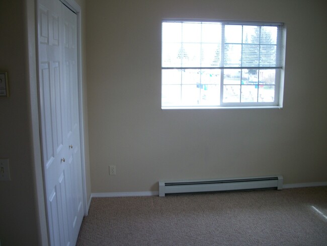 Building Photo - 2 Bedroom, 1 1/2 Bathroom Townhouse-Walking distance to MSU Campus