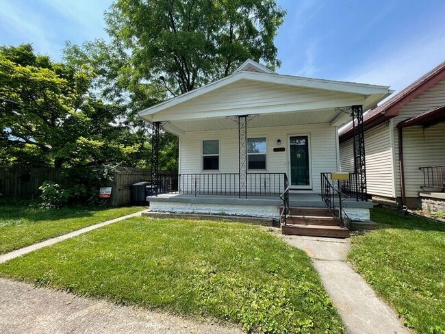 Primary Photo - 2137 Woodford St