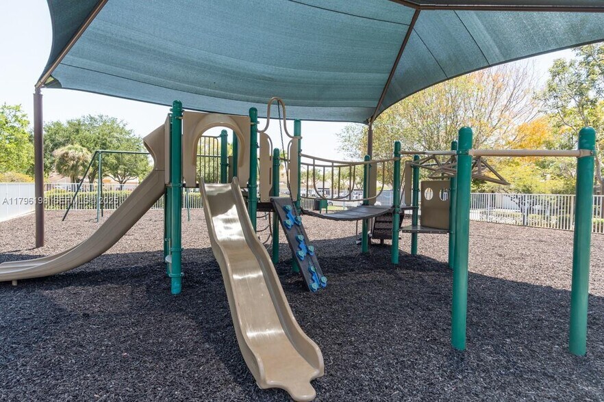 Building Photo - 1999 Madeira Dr