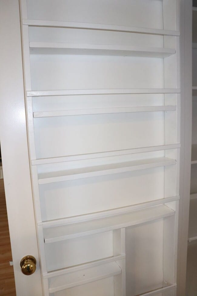 Building Photo - Spacious ALPINE 3 Bedroom 2.5 Bath 2 Story on a Cul De Sac