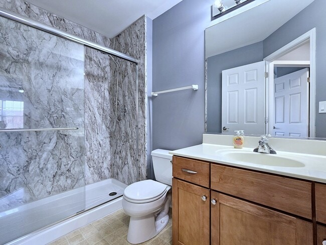 Building Photo - 464 Lancaster Dr