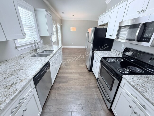 Building Photo - 4BR/4.5BA Stand Alone Unit For Rent