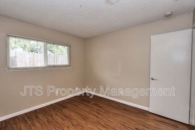 Building Photo - 8856 N Winding Way