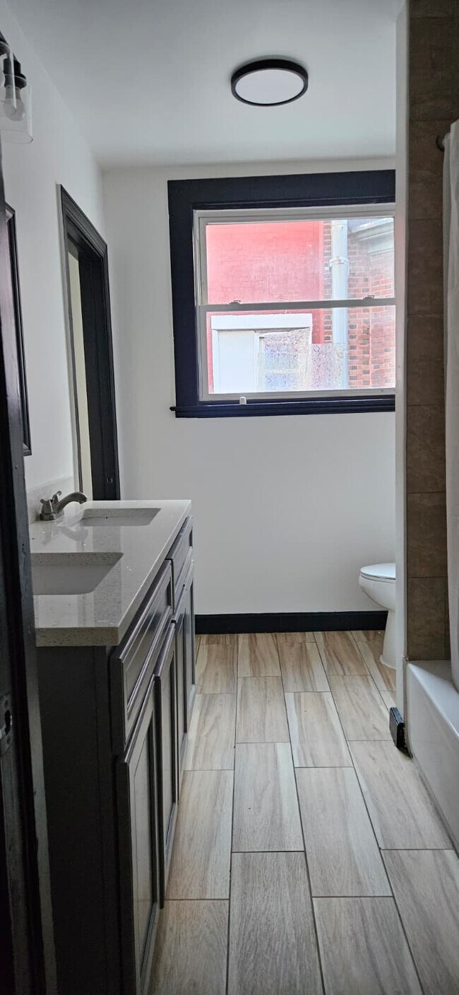 Building Photo - 2118 W Tioga St