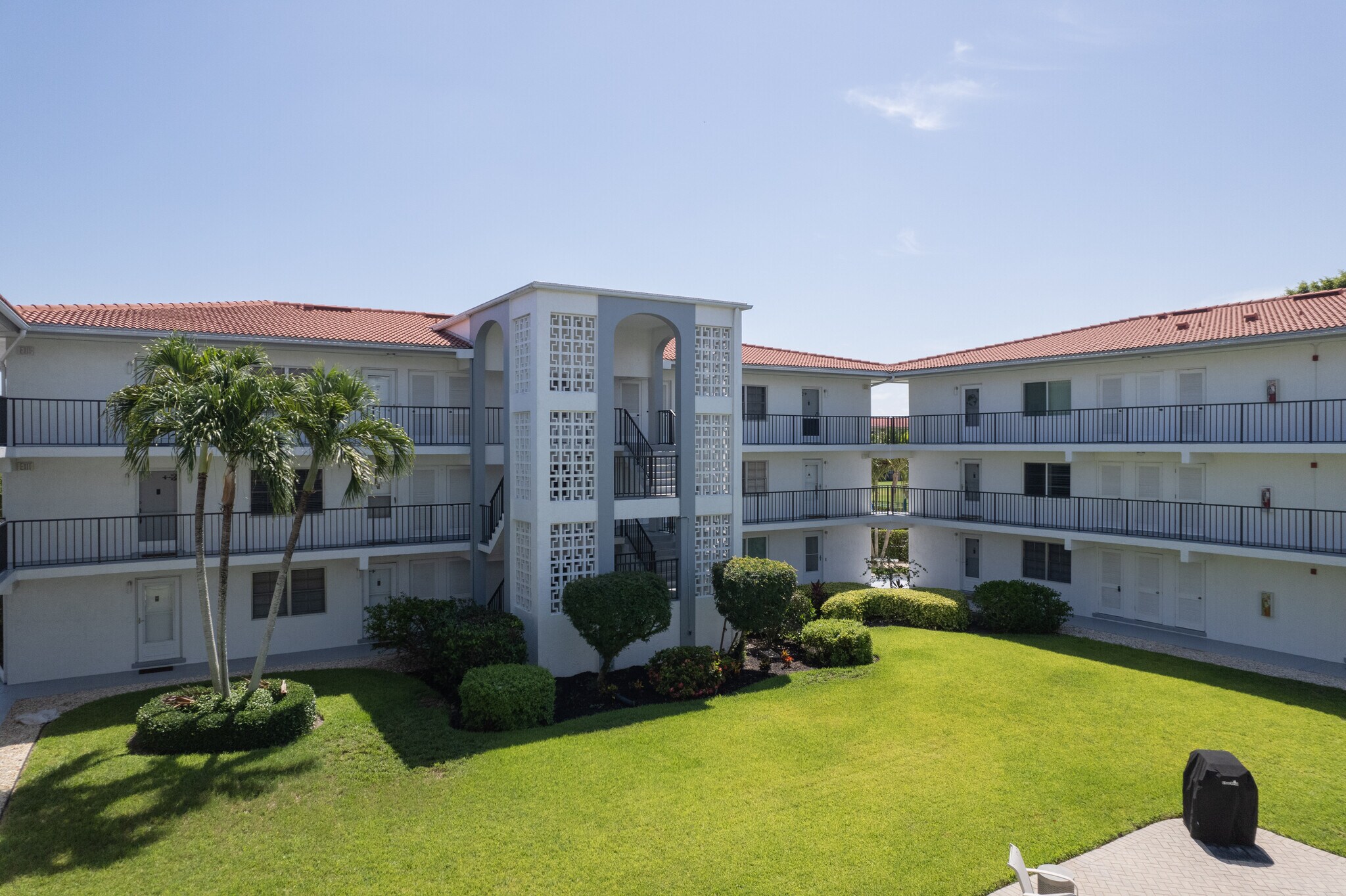 Building Photo - 5 High Point Cir W