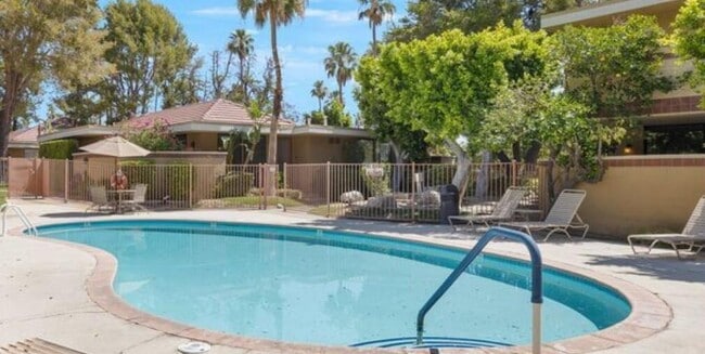 Building Photo - 2501 N Indian Canyon Dr