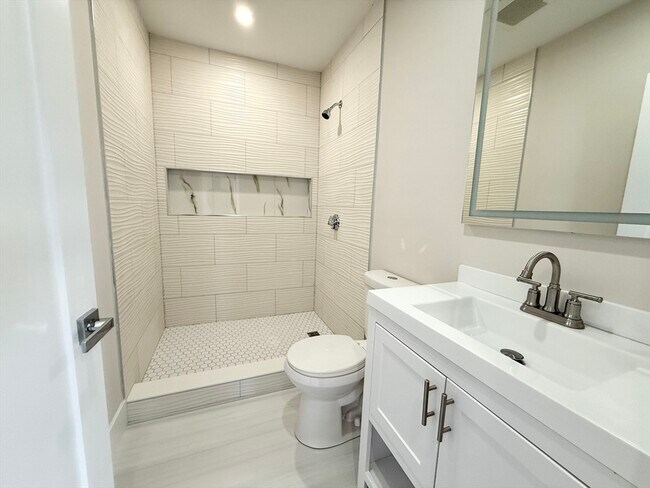 Building Photo - 10 Cawfield St